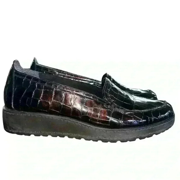 Stuart Weitzman women’s croc embossed Chunky Sole Slip-On loafers size 6.5 - Picture 1 of 6